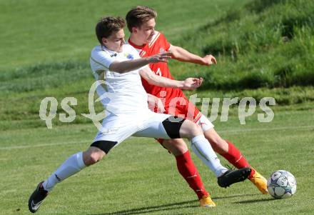 Fussball Unterliga Ost. SPG FC Poggersdorf gegen KAC 1909. Gerhard Krumpl,  (Poggersdorf), Lukas Lausegger (KAC). Poggersdorf, am 10.5.2015.
Foto: Kuess
---
pressefotos, pressefotografie, kuess, qs, qspictures, sport, bild, bilder, bilddatenbank