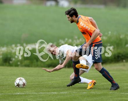 Fussball. Kaerntner Liga. Koettmannsdorf gegen Voelkermarkt. Stephan Buergler (Koettmannsdorf), Daniel Ulrich Primusch (Voelkermarkt). Koettmannsdorf, 10.5.2015.
Foto: Kuess
---
pressefotos, pressefotografie, kuess, qs, qspictures, sport, bild, bilder, bilddatenbank