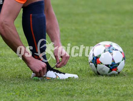 Fussball. Kaerntner Liga. Koettmannsdorf gegen Voelkermarkt. Feature, Fussballschuh, Fussball. Koettmannsdorf, 10.5.2015.
Foto: Kuess
---
pressefotos, pressefotografie, kuess, qs, qspictures, sport, bild, bilder, bilddatenbank