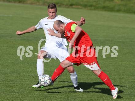 Fussball Unterliga Ost. SPG FC Poggersdorf gegen KAC 1909. Juergen Glaboniat, (Poggersdorf), Daniel Barrazutti (KAC). Poggersdorf, am 10.5.2015.
Foto: Kuess
---
pressefotos, pressefotografie, kuess, qs, qspictures, sport, bild, bilder, bilddatenbank