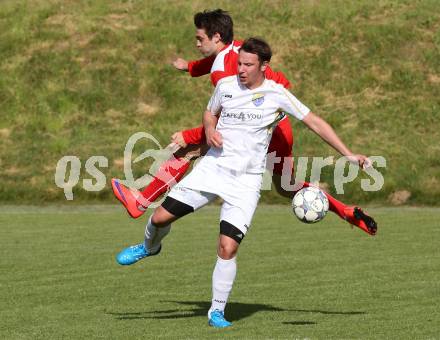 Fussball Unterliga Ost. SPG FC Poggersdorf gegen KAC 1909. Stefan Rueckenbaum,  (Poggersdorf), Stephan Borovnik (KAC). Poggersdorf, am 10.5.2015.
Foto: Kuess
---
pressefotos, pressefotografie, kuess, qs, qspictures, sport, bild, bilder, bilddatenbank