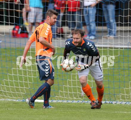 Fussball. Kaerntner Liga. Koettmannsdorf gegen Voelkermarkt. Daniel Globotschnig, Alexander Schenk (Koettmannsdorf). Koettmannsdorf, 10.5.2015.
Foto: Kuess
---
pressefotos, pressefotografie, kuess, qs, qspictures, sport, bild, bilder, bilddatenbank