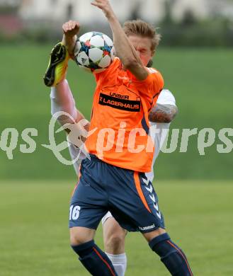 Fussball. Kaerntner Liga. Koettmannsdorf gegen Voelkermarkt. Julian Hobel (Koettmannsdorf), Christopher Sauerschnig (Voelkermarkt). Koettmannsdorf, 10.5.2015.
Foto: Kuess
---
pressefotos, pressefotografie, kuess, qs, qspictures, sport, bild, bilder, bilddatenbank