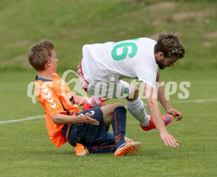 Fussball. Kaerntner Liga. Koettmannsdorf gegen Voelkermarkt. Julian Hobel (Koettmannsdorf), Michael Fick (Voelkermarkt). Koettmannsdorf, 10.5.2015.
Foto: Kuess
---
pressefotos, pressefotografie, kuess, qs, qspictures, sport, bild, bilder, bilddatenbank