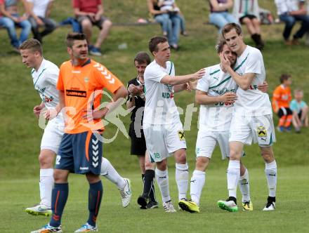 Fussball. Kaerntner Liga. Koettmannsdorf gegen Voelkermarkt. Torjubel  Michael Hafner, Christopher Sauerschnig, Fabian Schubert (Voelkermarkt). Koettmannsdorf, 10.5.2015.
Foto: Kuess
---
pressefotos, pressefotografie, kuess, qs, qspictures, sport, bild, bilder, bilddatenbank