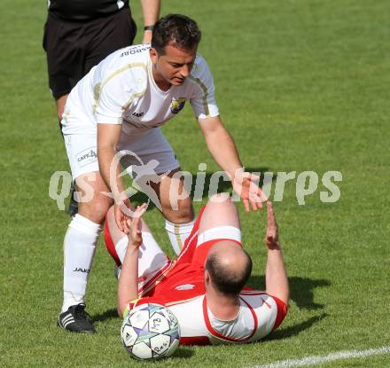 Fussball Unterliga Ost. SPG FC Poggersdorf gegen KAC 1909. Lucian Florin Orga, (Poggersdorf), Daniel Barrazutti (KAC). Poggersdorf, am 10.5.2015.
Foto: Kuess
---
pressefotos, pressefotografie, kuess, qs, qspictures, sport, bild, bilder, bilddatenbank