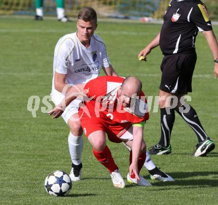 Fussball Unterliga Ost. SPG FC Poggersdorf gegen KAC 1909. Juergen Glaboniat, (Poggersdorf),  Daniel Barrazutti (KAC). Poggersdorf, am 10.5.2015.
Foto: Kuess
---
pressefotos, pressefotografie, kuess, qs, qspictures, sport, bild, bilder, bilddatenbank