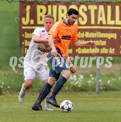 Fussball. Kaerntner Liga. Koettmannsdorf gegen Voelkermarkt. Stephan Buergler (Koettmannsdorf), Manuel Primusch (Voelkermarkt). Koettmannsdorf, 10.5.2015.
Foto: Kuess
---
pressefotos, pressefotografie, kuess, qs, qspictures, sport, bild, bilder, bilddatenbank