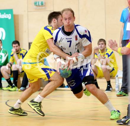 Handball Bundesliga. Aufstiegs Play Off. Halbfinale. SC Ferlach gegen UHC Erste Bank Hollabrunn. Leopold Wagner,  (SCF),  Ulrich Weitschacher (Hollabrunn). Ferlach, am 11.5.2015.
Foto: Kuess
---
pressefotos, pressefotografie, kuess, qs, qspictures, sport, bild, bilder, bilddatenbank