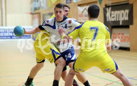 Handball Bundesliga. Aufstiegs Play Off. Halbfinale. SC Ferlach gegen UHC Erste Bank Hollabrunn. Mladan Jovanovic, (SCF), Oliver Graninger  (Hollabrunn). Ferlach, am 11.5.2015.
Foto: Kuess
---
pressefotos, pressefotografie, kuess, qs, qspictures, sport, bild, bilder, bilddatenbank