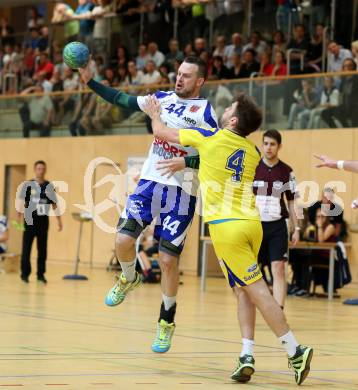 Handball Bundesliga. Aufstiegs Play Off. Halbfinale. SC Ferlach gegen UHC Erste Bank Hollabrunn. Patrick Jochum, (SCF), Ulrich Weitschacher  (Hollabrunn). Ferlach, am 11.5.2015.
Foto: Kuess
---
pressefotos, pressefotografie, kuess, qs, qspictures, sport, bild, bilder, bilddatenbank