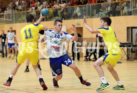 Handball Bundesliga. Aufstiegs Play Off. Halbfinale. SC Ferlach gegen UHC Erste Bank Hollabrunn. Mladan Jovanovic, (SCF), Philipp Biber, Ulrich Weitschacher  (Hollabrunn). Ferlach, am 11.5.2015.
Foto: Kuess
---
pressefotos, pressefotografie, kuess, qs, qspictures, sport, bild, bilder, bilddatenbank