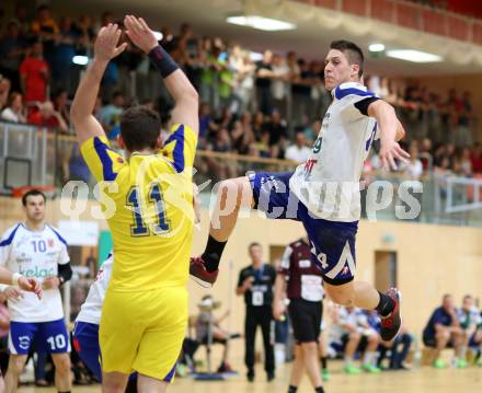 Handball Bundesliga. Aufstiegs Play Off. Halbfinale. SC Ferlach gegen UHC Erste Bank Hollabrunn. Mladan Jovanovic,  (SCF), Philipp Biber (Hollabrunn). Ferlach, am 11.5.2015.
Foto: Kuess
---
pressefotos, pressefotografie, kuess, qs, qspictures, sport, bild, bilder, bilddatenbank