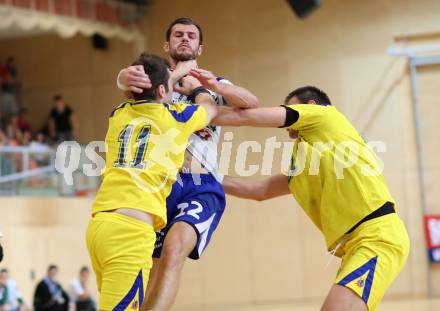 Handball Bundesliga. Aufstiegs Play Off. Halbfinale. SC Ferlach gegen UHC Erste Bank Hollabrunn. Dean David Pomorisac, (SCF), Philipp Biber, Milan Ivanovic  (Hollabrunn). Ferlach, am 11.5.2015.
Foto: Kuess
---
pressefotos, pressefotografie, kuess, qs, qspictures, sport, bild, bilder, bilddatenbank