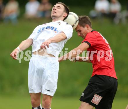 Fussball Kaerntner Liga. Maria Saal gegen Spittal/Drau. Rok Smid, (Maria Saal), Thomas Lagler  (Spittal). Maria Saal, am 13.5.2015.
Foto: Kuess
---
pressefotos, pressefotografie, kuess, qs, qspictures, sport, bild, bilder, bilddatenbank