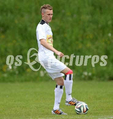 Fussball Kaerntner Liga. Maria Saal gegen Spittal/Drau. Daniel Urbas (Spittal). Maria Saal, am 13.5.2015.
Foto: Kuess
---
pressefotos, pressefotografie, kuess, qs, qspictures, sport, bild, bilder, bilddatenbank