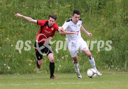 Fussball Kaerntner Liga. Maria Saal gegen Spittal/Drau. Sebastian Kaiser,  (Maria Saal),  Dejan Kecanovic (Spittal). Maria Saal, am 13.5.2015.
Foto: Kuess
---
pressefotos, pressefotografie, kuess, qs, qspictures, sport, bild, bilder, bilddatenbank