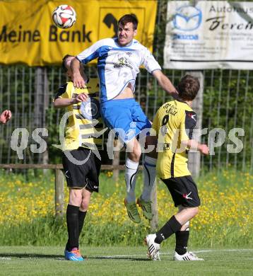 Fussball 1. Klasse Unteres Play Off. Oberes Moelltal gegen Stall. Ales Medved,  (Oberes Moelltal), Kevin Josef Zraunig, Andre Robitsch (Stall). Rangersdorf, am 16.5.2015.
Foto: Kuess
---
pressefotos, pressefotografie, kuess, qs, qspictures, sport, bild, bilder, bilddatenbank