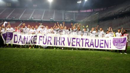 Fussball Regionalliga. SK Austria Klagenfurt gegen Kalsdorf. Meisterjubel Austria. Klagenfurt, 16.5.2015.
Foto: Kuess
---
pressefotos, pressefotografie, kuess, qs, qspictures, sport, bild, bilder, bilddatenbank