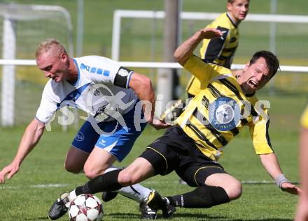 Fussball 1. Klasse Unteres Play Off. Oberes Moelltal gegen Stall. Michael Thaler,  (Oberes Moelltal), Leonhard Ploessnig (Stall). Rangersdorf, am 16.5.2015.
Foto: Kuess
---
pressefotos, pressefotografie, kuess, qs, qspictures, sport, bild, bilder, bilddatenbank