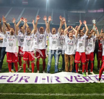 Fussball Regionalliga. SK Austria Klagenfurt gegen Kalsdorf. Meisterjubel Austria. Klagenfurt, 16.5.2015.
Foto: Kuess
---
pressefotos, pressefotografie, kuess, qs, qspictures, sport, bild, bilder, bilddatenbank