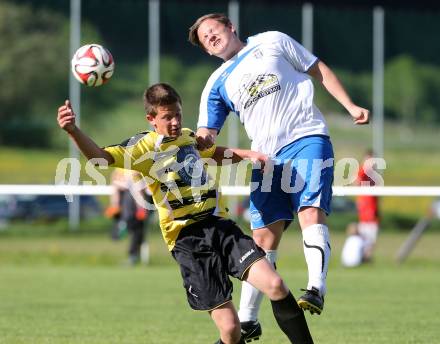 Fussball 1. Klasse Unteres Play Off. Oberes Moelltal gegen Stall. Albert Daniel Unterlader, (Oberes Moelltal), Philipp Egger  (Stall). Rangersdorf, am 16.5.2015.
Foto: Kuess
---
pressefotos, pressefotografie, kuess, qs, qspictures, sport, bild, bilder, bilddatenbank