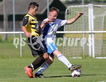 Fussball 1. Klasse Unteres Play Off. Oberes Moelltal gegen Stall. Adolf Bodner,  (Oberes Moelltal), Christopher Granig (Stall). Rangersdorf, am 16.5.2015.
Foto: Kuess
---
pressefotos, pressefotografie, kuess, qs, qspictures, sport, bild, bilder, bilddatenbank