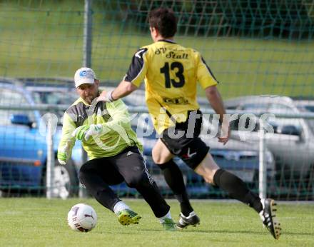 Fussball 1. Klasse Unteres Play Off. Oberes Moelltal gegen Stall.  Herbert Fercher, (Oberes Moelltal), Leonhard Ploessnig (Stall). Rangersdorf, am 16.5.2015.
Foto: Kuess
---
pressefotos, pressefotografie, kuess, qs, qspictures, sport, bild, bilder, bilddatenbank