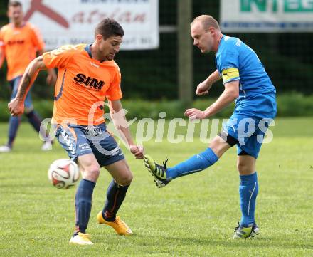 Fussball Unterliga Ost. DSG Sele Zell gegen Globasnitz. Miran Kelih,  (Sele Zell), Miha Groegl (Globasnitz). Zell, am 17.5.2015.
Foto: Kuess
---
pressefotos, pressefotografie, kuess, qs, qspictures, sport, bild, bilder, bilddatenbank