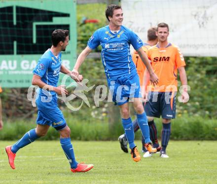 Fussball Unterliga Ost. DSG Sele Zell gegen Globasnitz. Torjubel Gabriel Gregorn, Admir Hadzisulejmanovic (Sele Zell). Zell, am 17.5.2015.
Foto: Kuess
---
pressefotos, pressefotografie, kuess, qs, qspictures, sport, bild, bilder, bilddatenbank