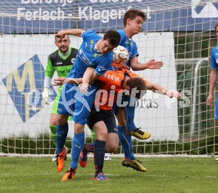 Fussball Unterliga Ost. DSG Sele Zell gegen Globasnitz. Gabriel Gregorn, Tomaz Kreutz, (Sele Zell), Matevz Struc (Globasnitz). Zell, am 17.5.2015.
Foto: Kuess
---
pressefotos, pressefotografie, kuess, qs, qspictures, sport, bild, bilder, bilddatenbank