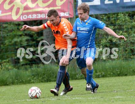 Fussball Unterliga Ost. DSG Sele Zell gegen Globasnitz. Martin Kelih, (Sele Zell), Gerald Woelbl  (Globasnitz). Zell, am 17.5.2015.
Foto: Kuess
---
pressefotos, pressefotografie, kuess, qs, qspictures, sport, bild, bilder, bilddatenbank