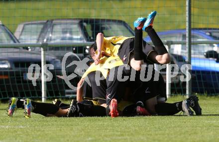 Fussball 1. Klasse Unteres Play Off. Oberes Moelltal gegen Stall. Torjubel Stall. Rangersdorf, am 16.5.2015.
Foto: Kuess
---
pressefotos, pressefotografie, kuess, qs, qspictures, sport, bild, bilder, bilddatenbank