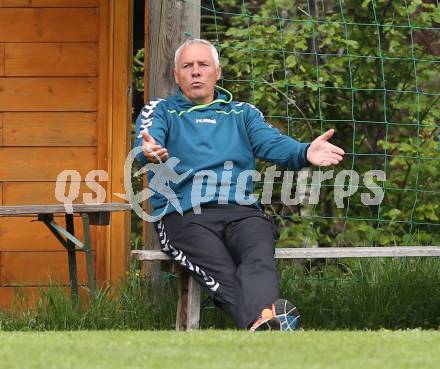 Fussball Unterliga Ost. DSG Sele Zell gegen Globasnitz.  Trainer Josef Micheu (Globasnitz). Zell, am 17.5.2015.
Foto: Kuess
---
pressefotos, pressefotografie, kuess, qs, qspictures, sport, bild, bilder, bilddatenbank