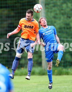 Fussball Unterliga Ost. DSG Sele Zell gegen Globasnitz. Martin Kelih, (Sele Zell), Gerald Woelbl (Globasnitz). Zell, am 17.5.2015.
Foto: Kuess
---
pressefotos, pressefotografie, kuess, qs, qspictures, sport, bild, bilder, bilddatenbank