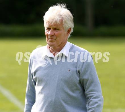 Fussball Unterliga Ost. DSG Sele Zell gegen Globasnitz.  Trainer Alois Jagodic (Sele Zell). Zell, am 17.5.2015.
Foto: Kuess
---
pressefotos, pressefotografie, kuess, qs, qspictures, sport, bild, bilder, bilddatenbank