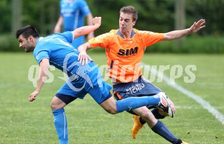 Fussball Unterliga Ost. DSG Sele Zell gegen Globasnitz.  Daniel Cumurdzic, (Sele Zell), Peter Kowatsch (Globasnitz). Zell, am 17.5.2015.
Foto: Kuess
---
pressefotos, pressefotografie, kuess, qs, qspictures, sport, bild, bilder, bilddatenbank