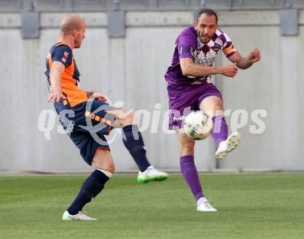 Fussball Regionalliga. SK Austria KLagenfurt gegen Wallern. Christian Prawda, (Austria), Ivan Matosevic (Wallern). KLagenfurt, am 29.5.2015.
Foto: Kuess
---
pressefotos, pressefotografie, kuess, qs, qspictures, sport, bild, bilder, bilddatenbank