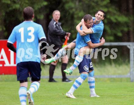 Fussball 2. Klasse C. Oberglan gegen Poertschach. Torjubel Stefan Johann Kraschl, Kevin Wuggenig (Oberglan). Oberglan, am 22.5.2015.
Foto: Kuess
---
pressefotos, pressefotografie, kuess, qs, qspictures, sport, bild, bilder, bilddatenbank