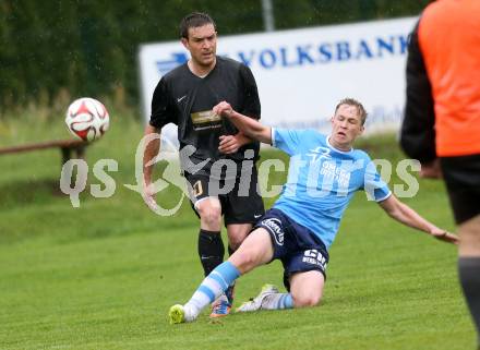 Fussball 2. Klasse C. Oberglan gegen Poertschach. Andreas Bodner, (Oberglan),  Edin Korajac (Poertschach). Oberglan, am 22.5.2015.
Foto: Kuess
---
pressefotos, pressefotografie, kuess, qs, qspictures, sport, bild, bilder, bilddatenbank