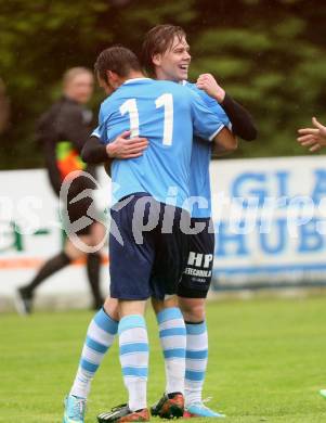 Fussball 2. Klasse C. Oberglan gegen Poertschach. Torjubel Philipp Dietrichsteiner, Christopher Scheiber (Oberglan). Oberglan, am 22.5.2015.
Foto: Kuess
---
pressefotos, pressefotografie, kuess, qs, qspictures, sport, bild, bilder, bilddatenbank