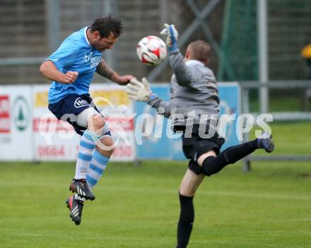 Fussball 2. Klasse C. Oberglan gegen Poertschach. Christopher Scheiber,  (Oberglan), Ivan Pavic (Poertschach). Oberglan, am 22.5.2015.
Foto: Kuess
---
pressefotos, pressefotografie, kuess, qs, qspictures, sport, bild, bilder, bilddatenbank