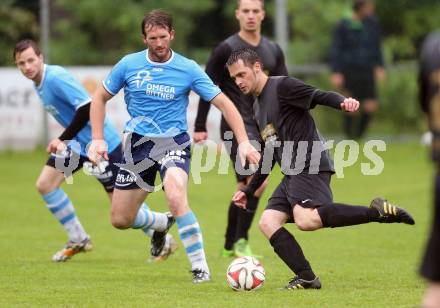 Fussball 2. Klasse C. Oberglan gegen Poertschach. Bernhard Payr, (Oberglan),  Stefan Derhaschnig  (Poertschach). Oberglan, am 22.5.2015.
Foto: Kuess
---
pressefotos, pressefotografie, kuess, qs, qspictures, sport, bild, bilder, bilddatenbank