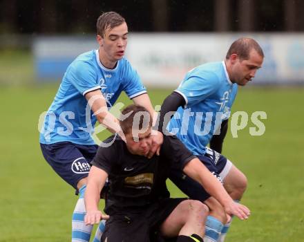 Fussball 2. Klasse C. Oberglan gegen Poertschach. Stefan Johann Kraschl, Manuel Pammer, (Oberglan), Gernot Suppan  (Poertschach). Oberglan, am 22.5.2015.
Foto: Kuess
---
pressefotos, pressefotografie, kuess, qs, qspictures, sport, bild, bilder, bilddatenbank