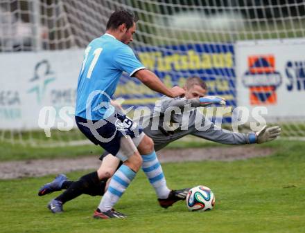 Fussball 2. Klasse C. Oberglan gegen Poertschach. Christopher Scheiber,  (Oberglan), Ivan Pavic (Poertschach). Oberglan, am 22.5.2015.
Foto: Kuess
---
pressefotos, pressefotografie, kuess, qs, qspictures, sport, bild, bilder, bilddatenbank