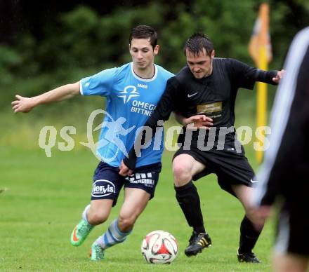 Fussball 2. Klasse C. Oberglan gegen Poertschach.  Kevin Wuggenig,(Oberglan),  Stefan Derhaschnig (Poertschach). Oberglan, am 22.5.2015.
Foto: Kuess
---
pressefotos, pressefotografie, kuess, qs, qspictures, sport, bild, bilder, bilddatenbank