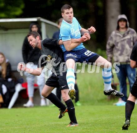 Fussball 2. Klasse C. Oberglan gegen Poertschach. Constantin Mark,  (Oberglan), Konstantin Koenig (Poertschach). Oberglan, am 22.5.2015.
Foto: Kuess
---
pressefotos, pressefotografie, kuess, qs, qspictures, sport, bild, bilder, bilddatenbank