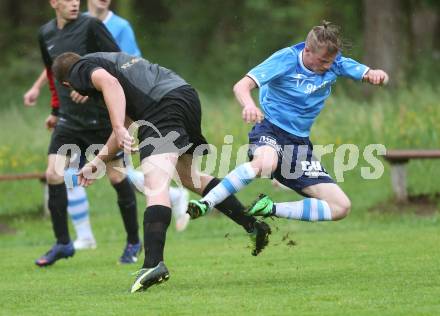 Fussball 2. Klasse C. Oberglan gegen Poertschach. Lukas Stueckelberger, (Oberglan), Gernot Suppan  (Poertschach). Oberglan, am 22.5.2015.
Foto: Kuess
---
pressefotos, pressefotografie, kuess, qs, qspictures, sport, bild, bilder, bilddatenbank