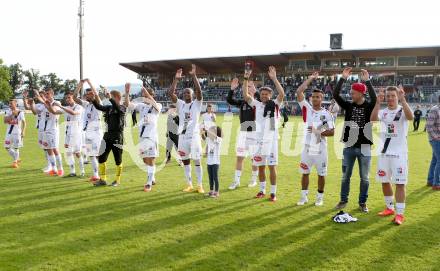 Fussball Bundesliga. RZ Pellets WAC gegen SK Rapid Wien. Die Spieler des WAC verabschieden sich von den Fans. Wolfsberg, am 16.5.2015.
Foto: Kuess

---
pressefotos, pressefotografie, kuess, qs, qspictures, sport, bild, bilder, bilddatenbank