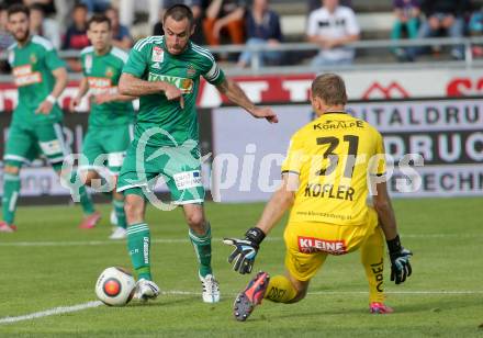 Fussball Bundesliga. RZ Pellets WAC gegen SK Rapid Wien.  Alexander Kofler,  (WAC), Steffen Hofmann (Wien). Wolfsberg, am 16.5.2015.
Foto: Kuess

---
pressefotos, pressefotografie, kuess, qs, qspictures, sport, bild, bilder, bilddatenbank